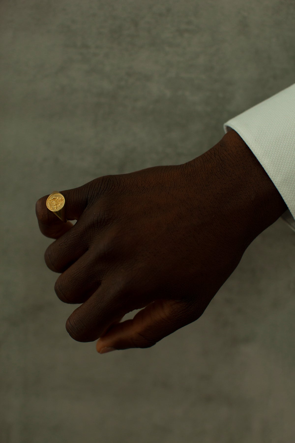 THE HAITI Crest Signet Ring With Black Star Sapphires