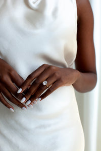 THE GRACE Oval Hidden Halo Ring