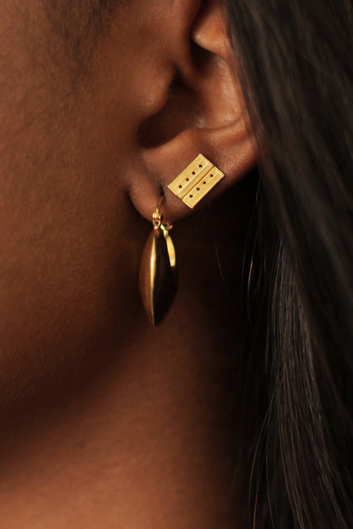 THE BAULE Door Stud Earrings