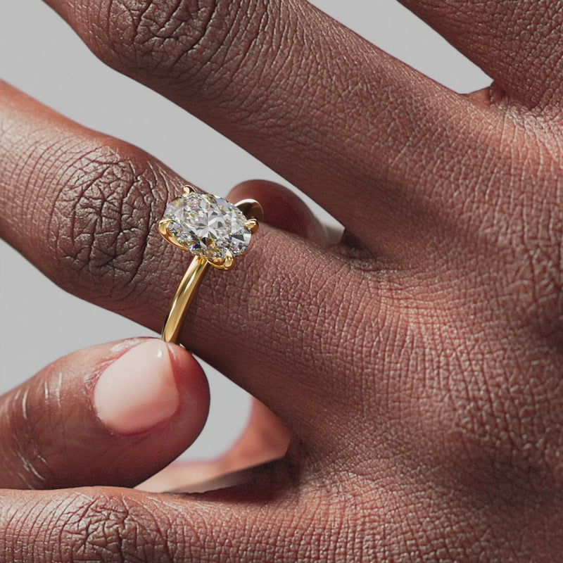 THE GRACE Oval Hidden Halo Ring