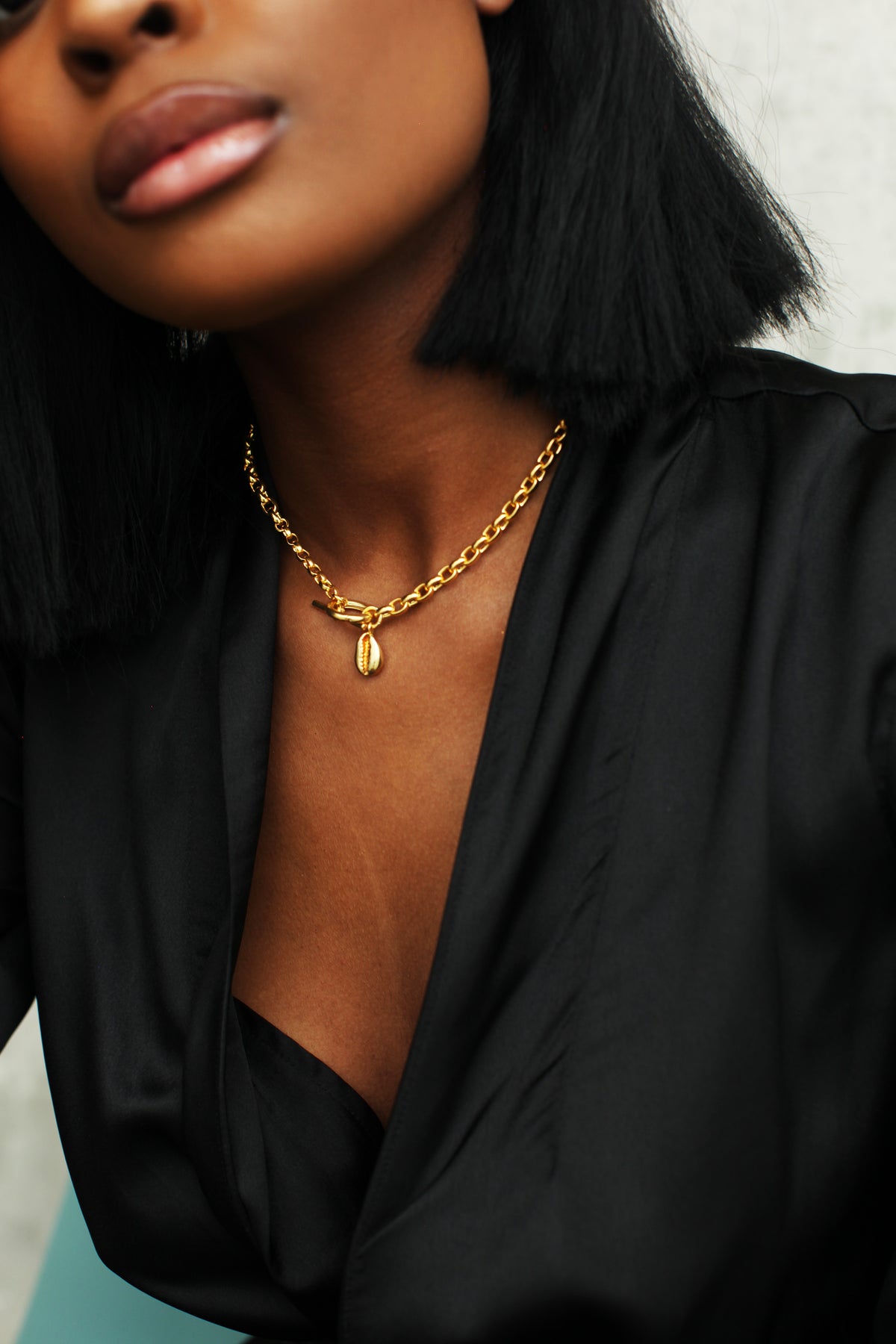 THE TOGGLE II Necklace with Cowrie Pendant