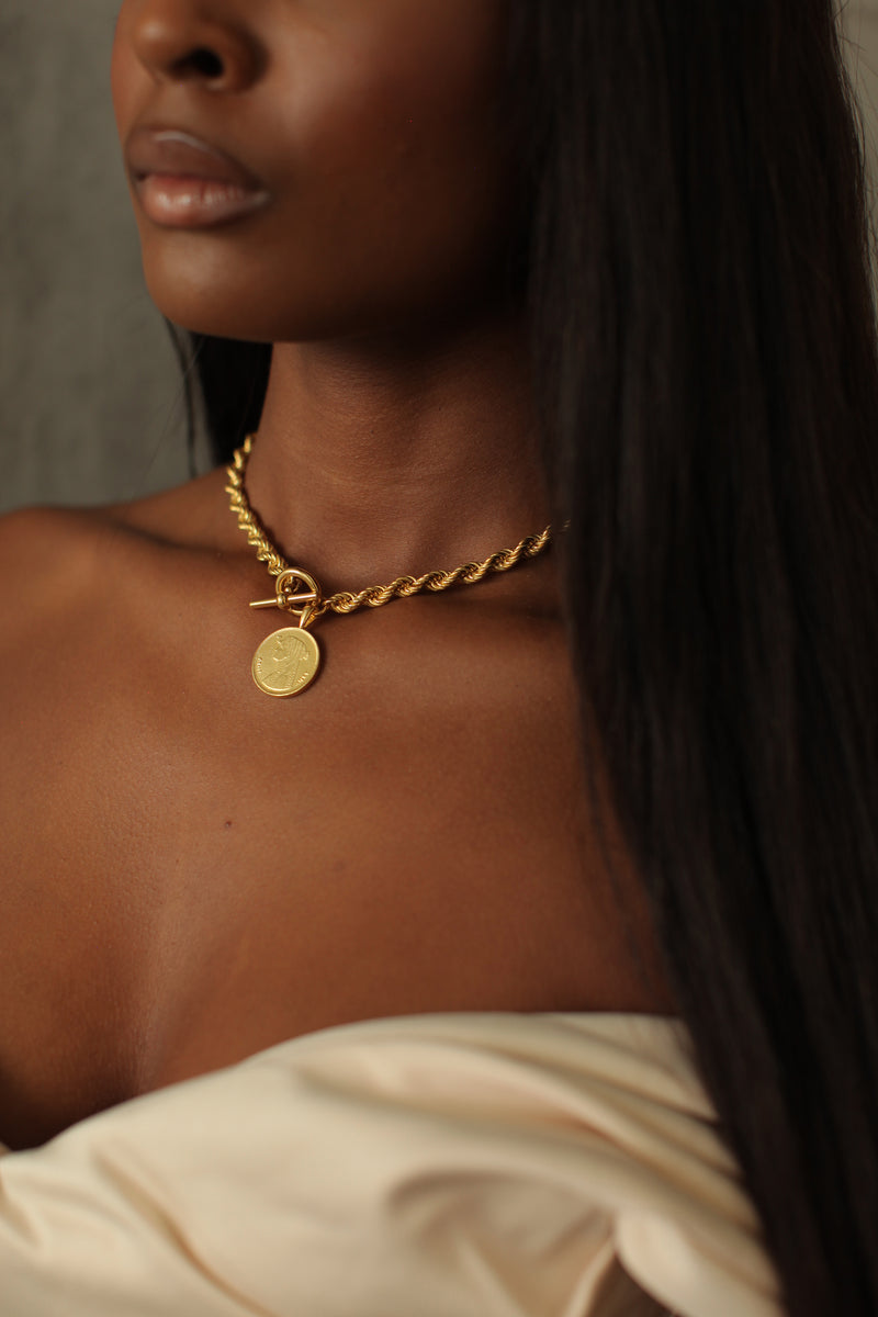 THE TOGGLE Rope Chain Necklace with Coin Pendant